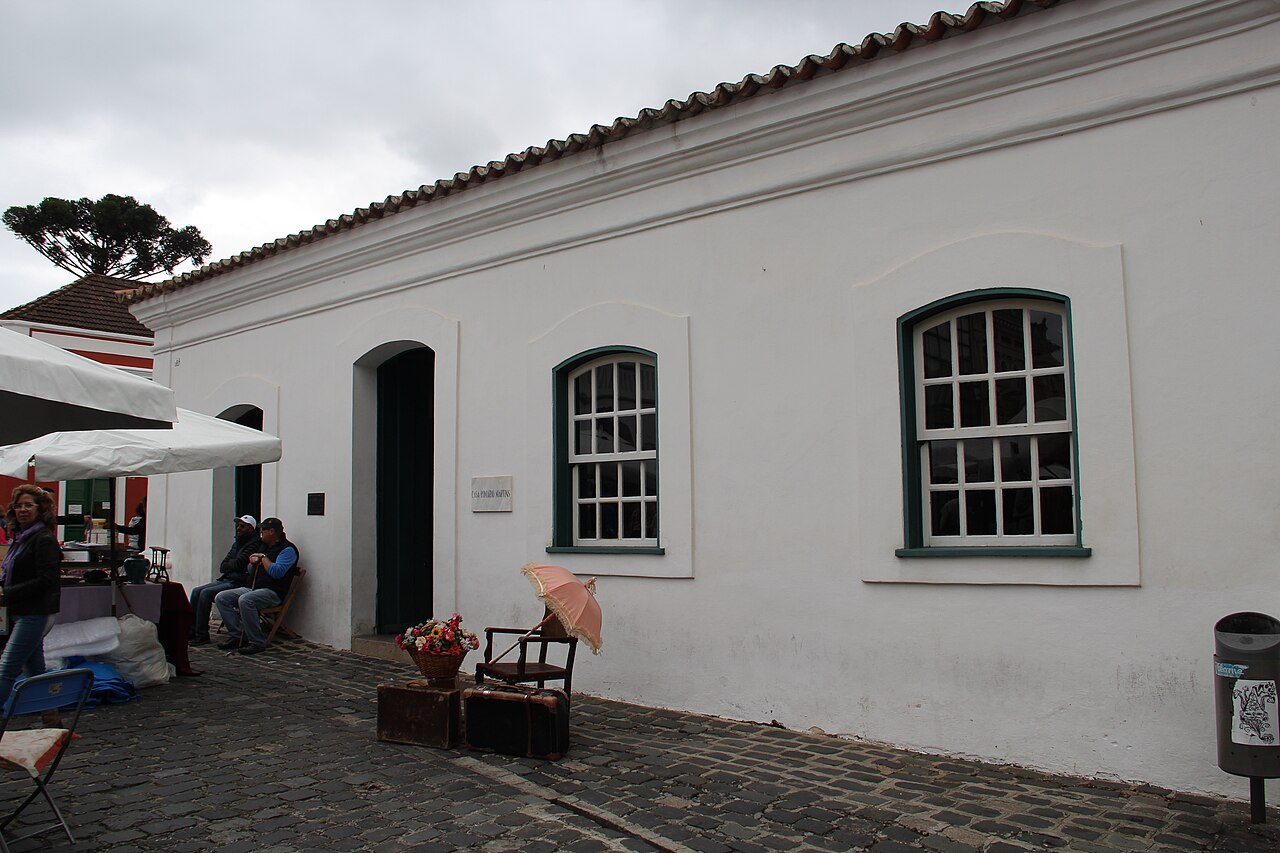 Imagem ilustrativa: Fachada histórica da Casa Romário Martins no Centro Histórico de Curitiba.