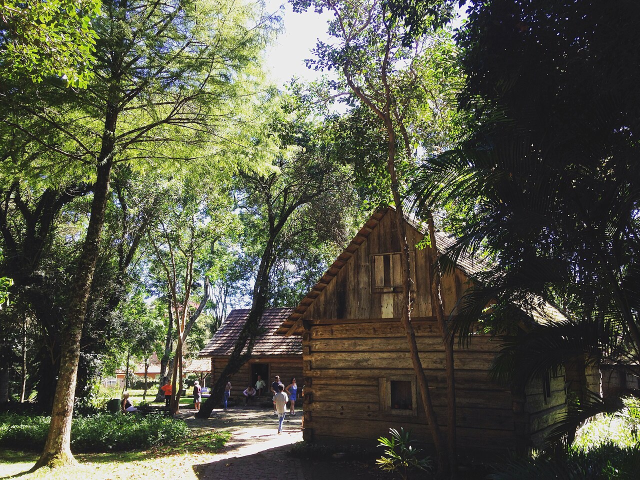 Imagem ilustrativa: Bosque do Papa (memorial da imigração polonesa) em Curitiba, Paraná.