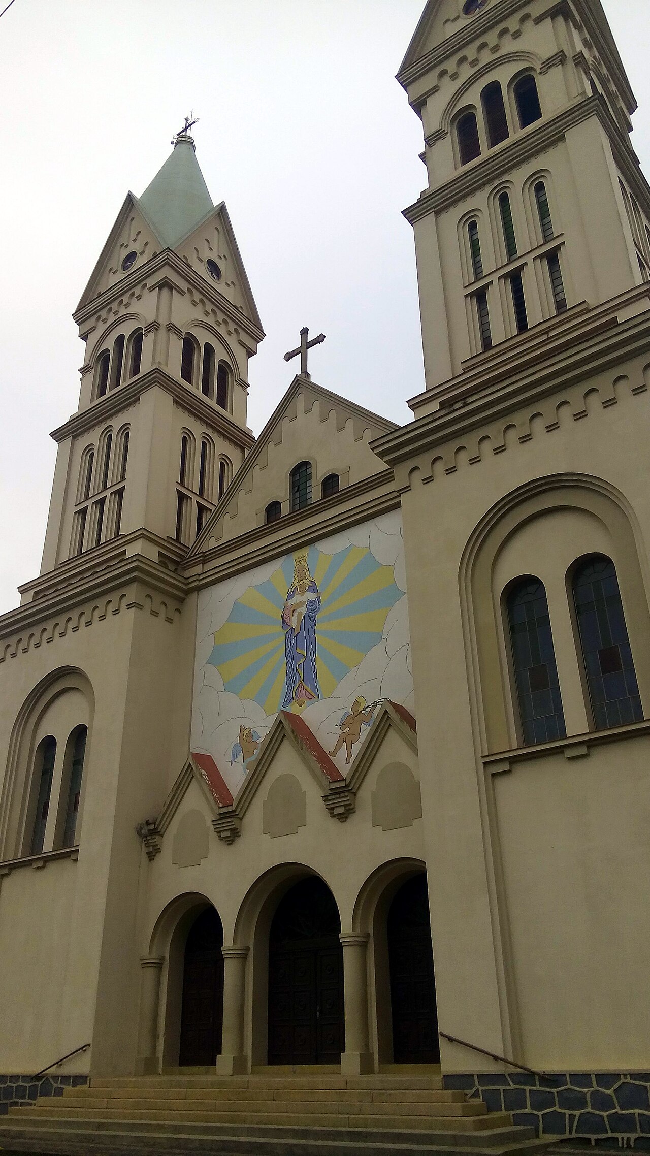 Imagem ilustrativa: Fachada da Igreja Nossa Senhora da Luz, padroeira de Irati, no Paraná